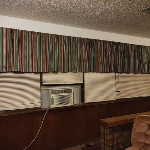 Meet your Posher, Lori - Picture 1 of 1